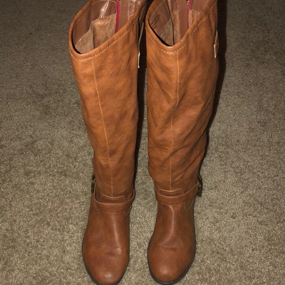 Light brown boots
